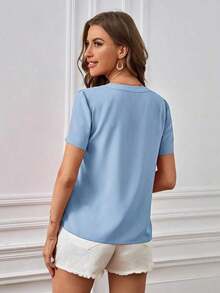 Blusa casual de mujer de unicolor con cuello en V y manga corta - Celeste - Ver 2