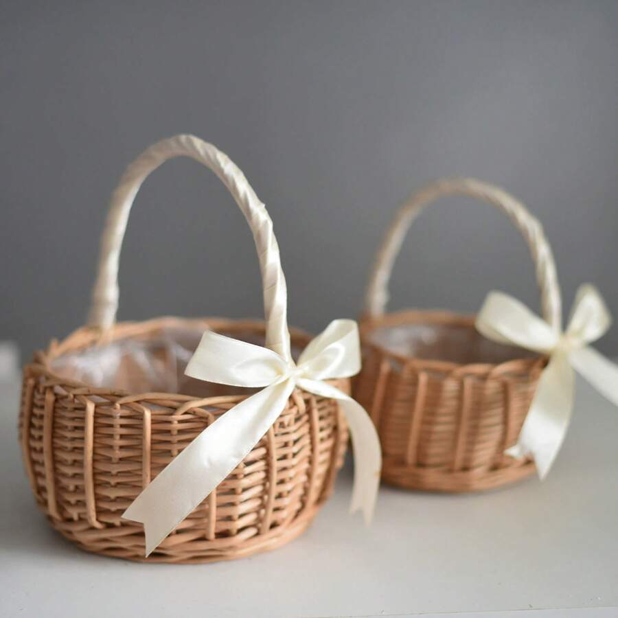 1 giỏ hoa bằng mây có tay cầm và nơ, 1 giỏ Phục Sinh đan thủ công bằng mây, thích hợp cho đám cưới. - A - Xem 1