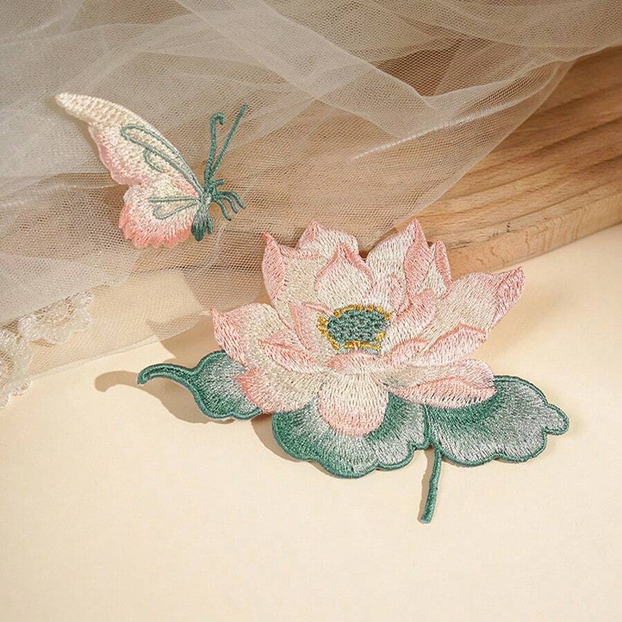 2片装刺绣布贴,熨烫/缝纫两用,背胶设计,适用于服装、帽子、外套、DIY,莲花、蝴蝶刺绣布贴,现代卡通猫紫色DIY布贴,可用于服装、包包、外套,修补污渍,自粘式设计,是您DIY项目的理想之选!让您的旧衣服焕然一新!也可用于手机壳、包包和服装装饰。 - 2件套熱熔膠 - 查看 1