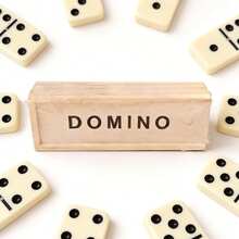 Juego de dominó 28 piezas caja de madera fichas plástico blanco y negro diseño clásico portátil resistente entretenimiento familiar juegos de mesa recreativo regalo para niños y adultos uso doméstico viaje reuniones diversión tradicional - Negro - Ver 2