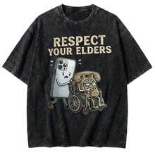 Camiseta Gráfica para Hombres y Mujeres "Respecta a tus Mayores" - Camiseta Tecnológica de Algodón Suave, Mangas Cortas, Cuello Redondo, Prenda Unisex de Estilo Urbano - Diseño Moderno de Smartphone y Teléfono Rotatorio Retro, Gráfico de Oso de Peluche - Camiseta de Humor sobre la Evolución de los Gadgets para Tecnólogos tiktokshopspringg - Blanco - Ver 9