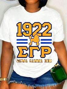 High-Quality White T-Shirt With A Greek Letter Design Featuring Sigma Gamma Rho 1922 And A Poodle. Ideal For Sisterhood Events And Casual Wear. Best Seller. - 白色 - 查看 1