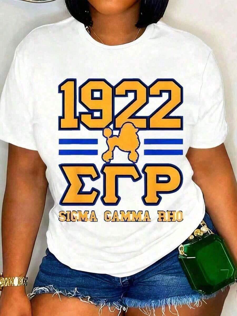 High-Quality White T-Shirt With A Greek Letter Design Featuring Sigma Gamma Rho 1922 And A Poodle. Ideal For Sisterhood Events And Casual Wear. Best Seller. - 白色 - 查看 1