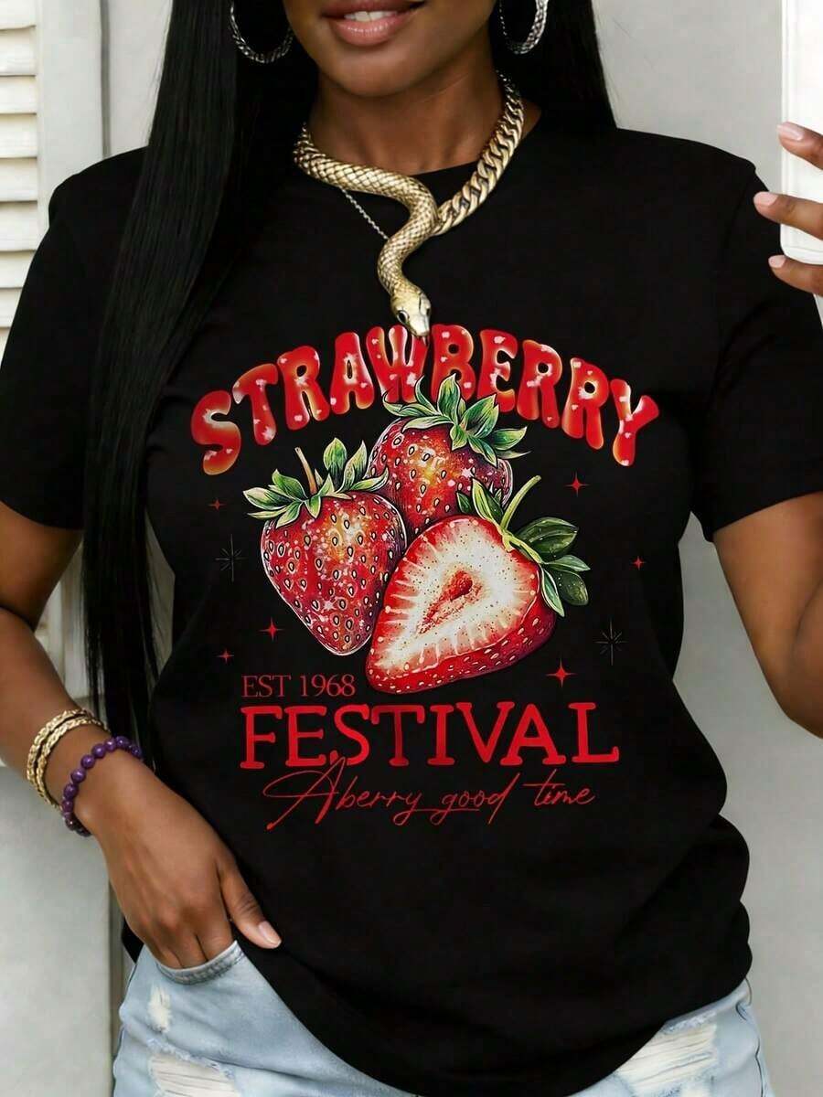 Camiseta Gráfica de Manga Corta "Strawberry Festival Est 1968 A Berry Good Time" para Mujer, Talla Grande, Blanca y Negra, Estilo Casual de Verano con Estampado de Fresas y Diseño Vintage. - Negro - Ver 1