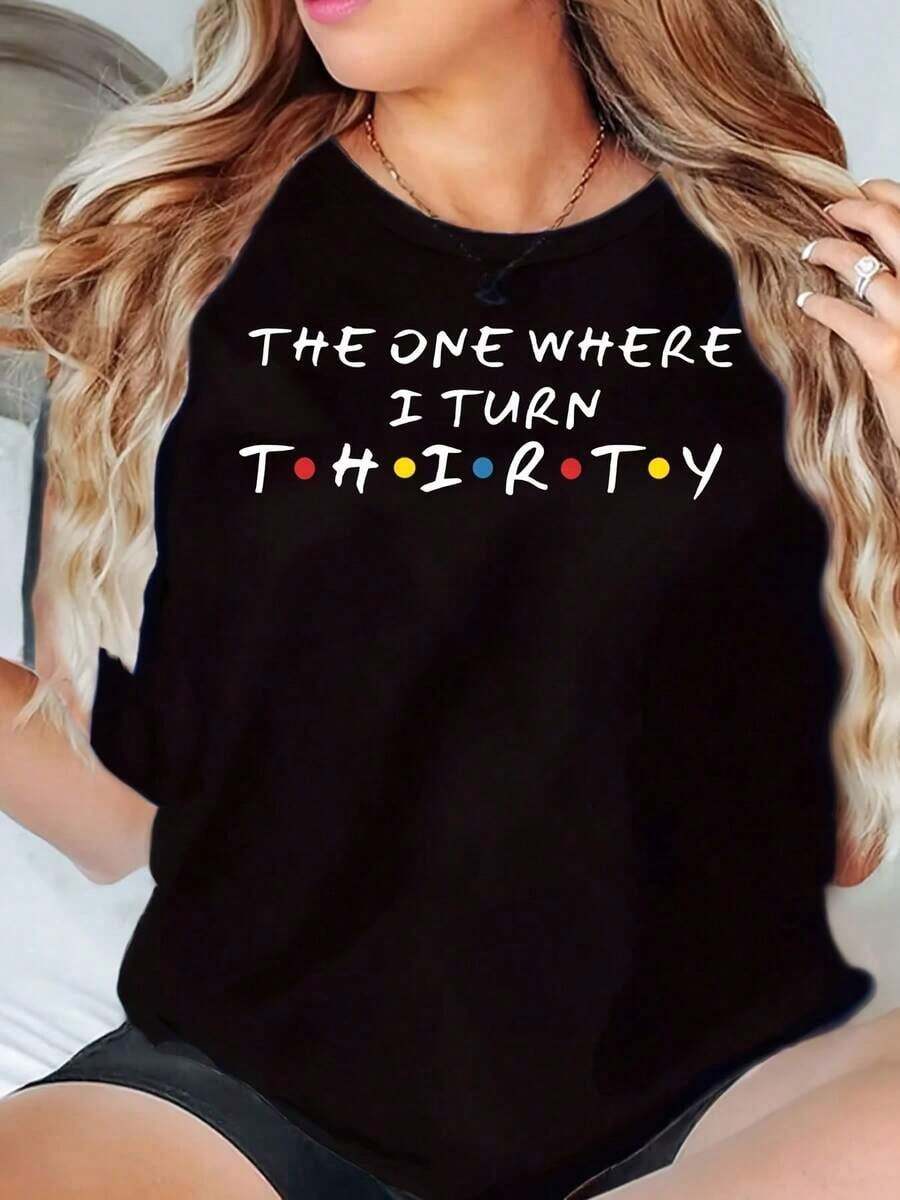 Camiseta de Cuello Redondo para Mujer con Diseño Estampado "The One Where I Turn Thirty" para Uso Casual 220g - Negro - Ver 1