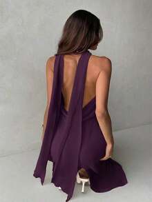 Vestido de mujer de unicolor con cuello en V profundo, corte evasé y espalda con volantes - Ciruela intensa - Ver 5