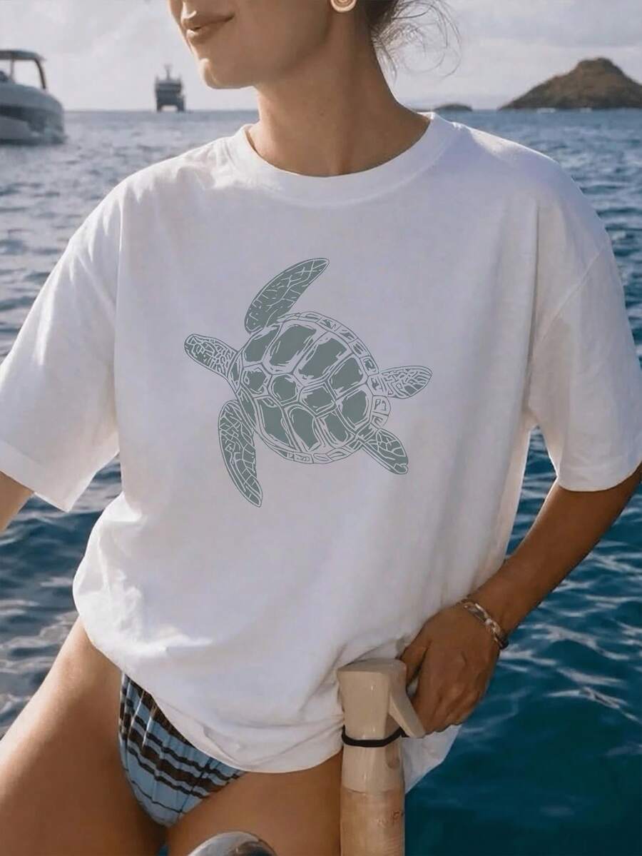 Camiseta informal de manga corta y cuello redondo para mujer, corte regular, estampado de tortugas; tejido ligeramente elástico, ideal para la playa en verano y para viajes de vacaciones. - Blanco - Ver 1