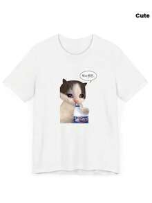 The New Spring/Summer 2026 Collection Features Off-The-Shoulder Summer Wear, Stylish Women's Clothing, And Sexy Short-Sleeved T-Shirts With A Quirky Design Of A Cat Drinking A Beverage And The Korean Phrase "락스한잔..." In A Bubble Frame. This Cute And Fun Style Is... - 白色 - 查看 8