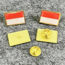 5枚金属和树脂材质的世界各国国旗徽章，包括国旗形状和金属奖章徽章，适合庆祝活动和日常装饰。 - 彩色 - 查看 44