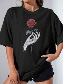 100% Algodón Premium 180g .¡Oferta Especial!Playera.Camiseta única Y2K con diseño de mano esquelética sosteniendo una rosa roja goteando, perfecta para resaltar tu estilo alternativo y moderno, ideal para amantes de la moda contemporánea en México, ¡exprésate con esta pieza única!Camiseta Streetwear Unisex Ideal para Conciertos y Regalo - Negro - Ver 6