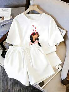 Conjunto de dos piezas para mujer, camiseta  y shorts, con estampado de perro salchicha con gafas de sol de corazones de montura roja en el frente de la camiseta, con elementos de corazones rojos en la parte superior, diseño de perro juguetón y adorable, cuerpo de perro negro y marrón con pañuelo rosa de lunares, dulce y con estilo, conjunto casual - Camiseta blanca + pantalones cortos blancos - Ver 6