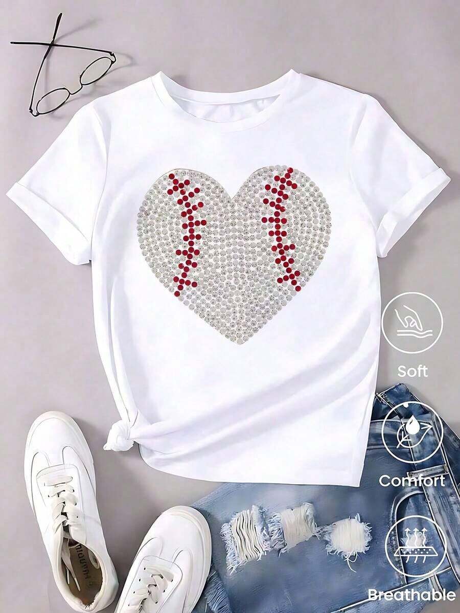 Soft Soft Women's White T-Shirt With Sequin Baseball Heart, Shiny Aesthetic T-Shirt With Red Stitching, Sports Top For Game Day, Fashionable Casual Blouse For Baseball Fans - 白色的 - 查看 1
