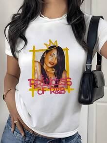 Golden Crown On An Artistic Portrait With Warm Tones Symbolizing Confidence, Elegance, And Passion For Urban Music. Modern, Casual, Comfortable Women's T-Shirt For Everyday Wear. - 白色 - 查看 1