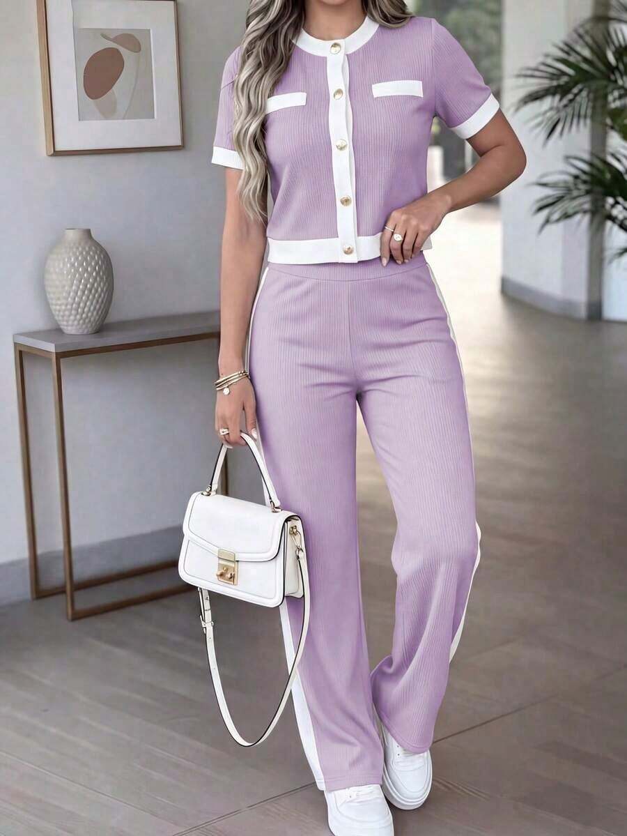 Conjunto de ropa casual para mujer, diseño de bolsillo falso con botones de color contrastante, cuello redondo, manga corta, emparejado con pantalones cómodos de cintura alta y drapeado, elegante para primavera/verano - Morado claro 66 + blanco - Ver 1