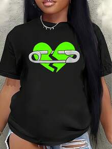 This Lightweight And Durable Short-Sleeved T-Shirt, Featuring A Green Heart Design And A Safety Pin, Is Perfect For Wearing At Home, In A Restaurant, Or Outdoors, Offering A Comfortable Everyday Wear Experience. Women's Blouses > Clothing - 黑色 - 查看 7