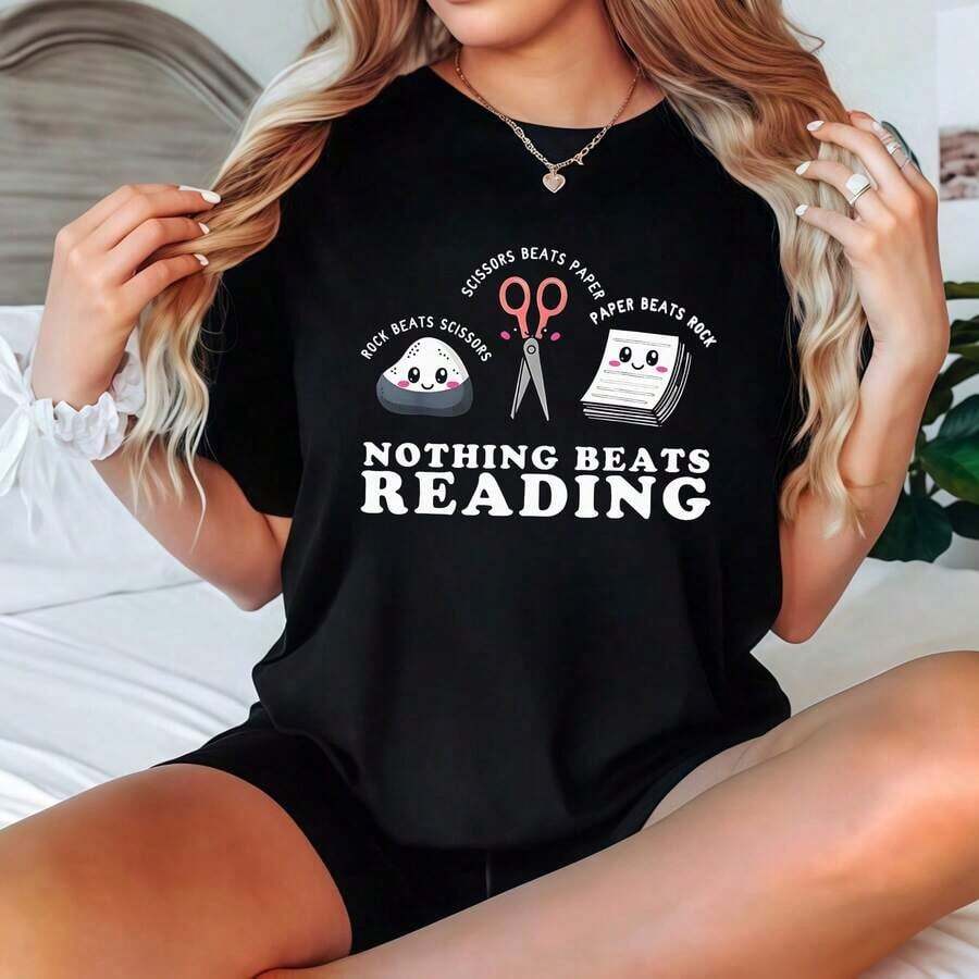 Camiseta negra casual de cuello redondo con estampado de tijeras y libro, sin texto, para uso diario, camisetas gráficas para mujer, blusas casuales para dama. - Negro - Ver 1