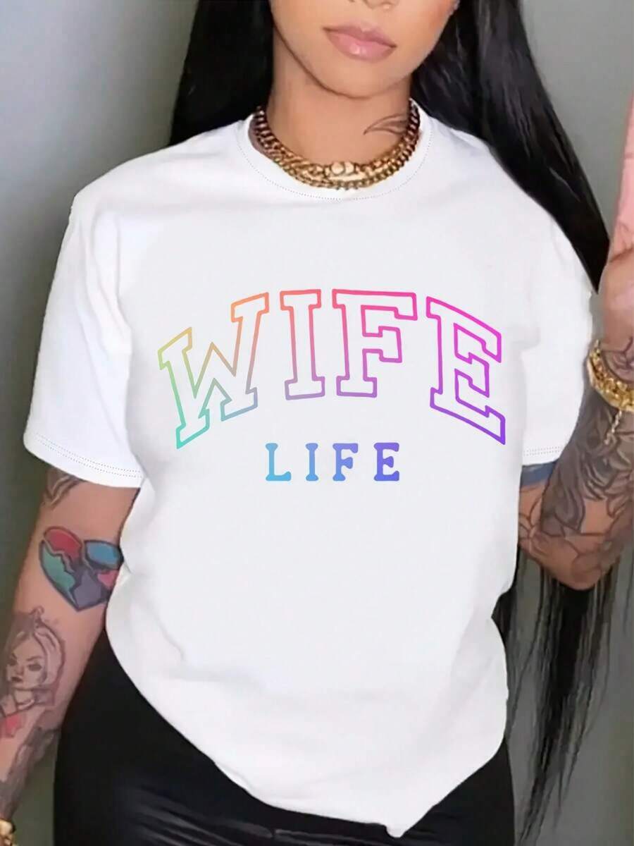 Camiseta Estampada para Mujer con Gráfico Colorido WIFE LIFE - Camiseta Casual de Manga Corta y Cuello Redondo, Corte Relajado para Todas las Estaciones, Perfecta para Uso Diario y Atuendos de Vacaciones (Lavable aáquina). - Blanco - Ver 1