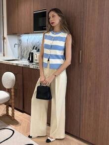 Top ajustado de punto con abertura y botón metálico asimétrico en el bajo, cuello redondo, de estilo francés minimalista y de moda, a rayas en blanco y negro, versátil, de tejido liso, para uso diario, viajes y vacaciones, apto para primavera/ver - verde menta - Ver 3