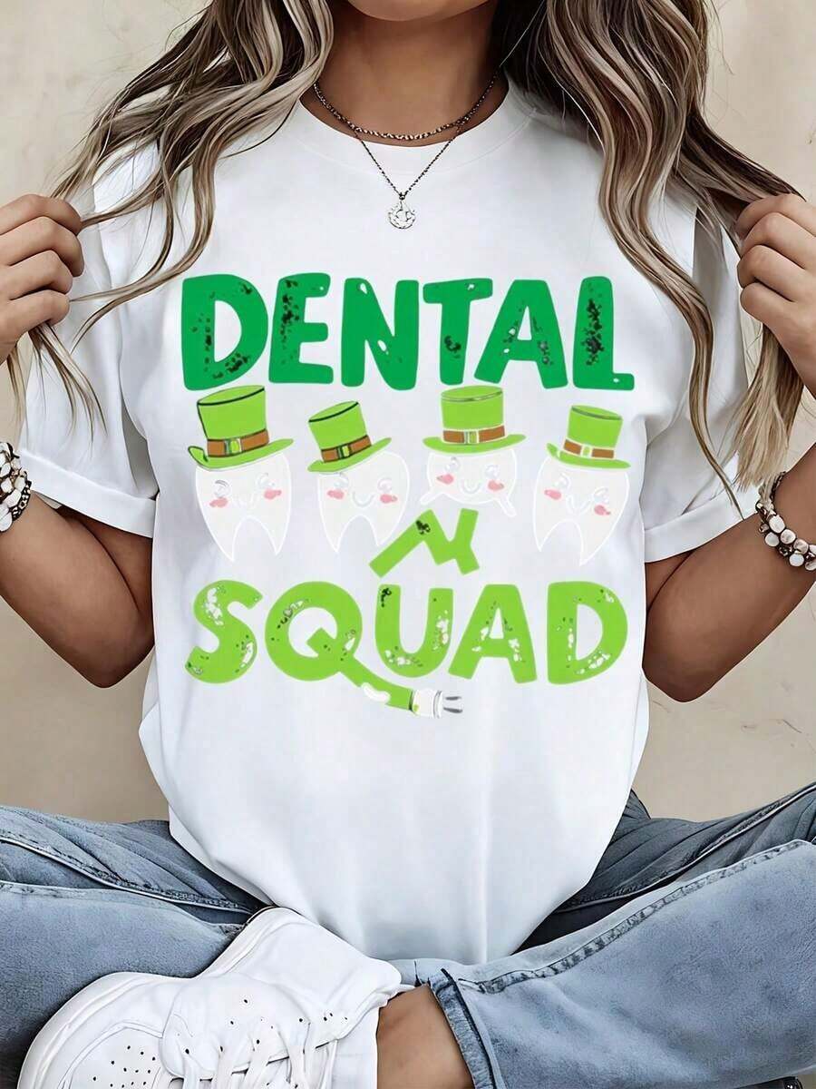 Camiseta Dental Squad Blanca con Estampado de Diente, Sombrero de Leprechaun y Herramientas Dentales para la Celebración del Día de San Patricio - Blanco - Ver 1