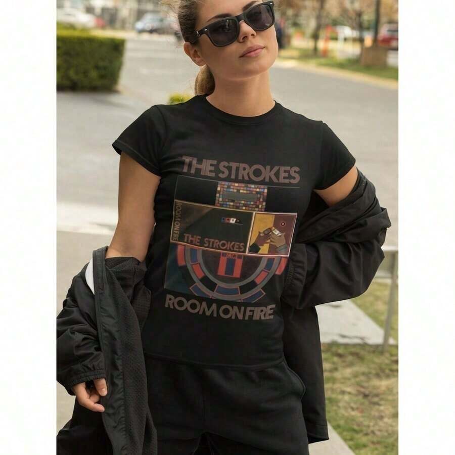 Women's Blouses. The Strokes T-Shirt, The Retro The Strokes T-Shirt, The The Room On Fire T-Shirt. Suitable For Year-Round Wear, Short-Sleeved Crew Neck T-Shirt, Printed On One Side, Made Of 220g Pure Cotton, A Fun Printed T-Shirt For Women. - 黑色 - 查看 1
