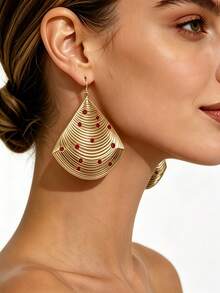 1 Pair Women's Fashion Minimalist Versatile Oversized Geometric Round Mesh Metallic Texture Pendant Earrings - Golden Yellow + Rose Red - View 3
