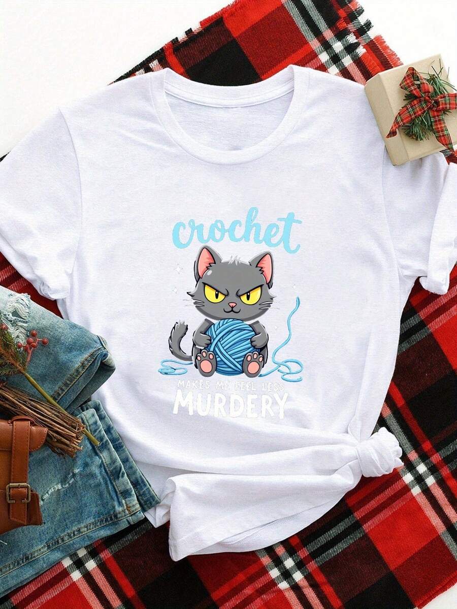 Women's Casual T-Shirt "Crochet Makes Me Feel Less Cruel" Modern And Minimalist Style - Fun Cat And Yarn Design, Short Sleeves, All-Season Top, Durable Everyday Wear, Attractive And Playful Design, Made Of Soft And Silky Fabric, A Beautiful Casual T-Shirt For Women. - 白色 - 查看 1