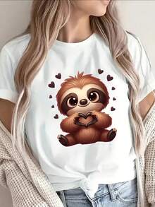 Adorable Women's Short-Sleeved T-Shirt With A Sloth-Themed Heart Graphic, Designed To Be Lightweight And Durable, Ideal For Relaxed Outings At Home Or In A Cafe, With A Soft And Comfortable Fabric Available In Several Options. - 白色 - 查看 1