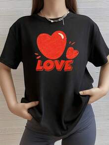 Two Red Hearts Symbolizing Sincere Love, Passion, And Positive Energy, Accompanied By The Word LOVE, Inspire Tenderness And A Deep Connection Between People. A Modern, Comfortable, Casual Women's T-Shirt For Everyday Wear. - 黑色 - 查看 7