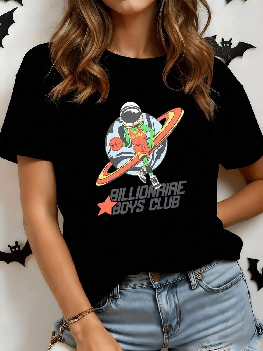 Astronaut Playing Basketball On A Planet Symbolizing Adventure, Energy And Passion For Achieving Dreams Among The Stars. Modern And Comfortable Women's T-Shirt, Ideal For A Casual Urban Look. - 黑色 - 查看 1