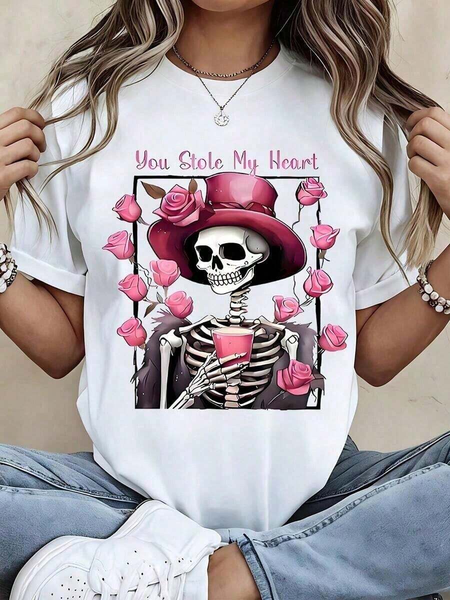 Camiseta de Mujer con Diseño de Esqueleto 'You Are My Heart' con Sombrero de Rosa y Taza, Camiseta Gráfica de Moda, Estilo Gótico, Súper Linda y Gráfica para Mujer! Suave, ligero y perfecto para el uso diario. Este elegante top añade un toque divertido y a la moda a cualquier atuendo informal. ¡Ideal para combinar con jeans, shorts o faldas para un look dulce y elegante! Ropa de verano fresca para mujer. - Blanco - Ver 1