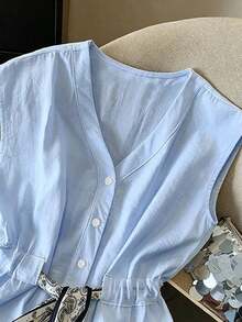Camisa de lino sin mangas informal para mujer, cuello en V con botones dorados, cintura ceñida, decorada con pañuelo con flor de anacardo, versátil para ir al trabajo y ocio, diseño retro relajado con cordón, estilizador y embellecedor, top corto - Celeste - Ver 5