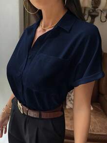 Blusa minimalista y de moda con estampado de cereza con bolsillo y abotonadura sencilla para uso laboral/ocio/trayectos, Camisa casual de manga corta con cuello regular y efecto murciélago en azul marino para mujer, apropiada para primavera/verano - Azul marino - Ver 5