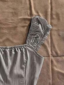 Blusa de mujer con volantes y rayas de solapa única - Blanco y Negro - Ver 3