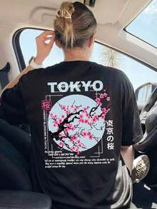 Women's Oversized T-Shirt With Japanese Graphic Print "Tokyo Cherry Blossoms", Breathable And Comfortable, Short Sleeve And Round Neck, Sakura Print, Made Of Soft Cotton, Perfect For Everyday Wear And Harajuku Street Style. - 黑色 - 查看 2