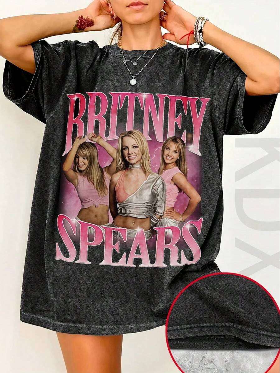 Una hermosa camiseta con estampado gráfico de la cantante de moda de los 90 , estilo hip-hop oversized, camiseta Harajuku de manga corta, dedicada a Ding Ge. - Negro - Ver 1