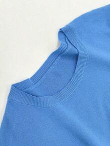 Camiseta de punto de manga corta de unicolor y peso ligero para mujer, top de verano minimalista en rojo - Azul eléctrico - Ver 4