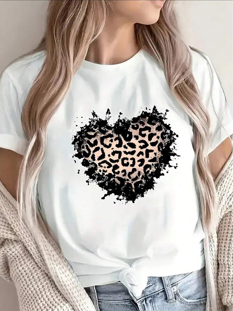 This Lightweight And Durable Short-Sleeved T-Shirt Features A Leopard-Print Heart Design, Perfect For Casual Outings At Home Or Restaurants, Offering A Comfortable Everyday Wear Experience. It's Also Suitable For Elegant Party Outfits, Stylish Ladies' T-Shirts, Blouses For Curvy Women, Prom Skirts, And Casual Wear. The Adorable Animal Print And Fun Letter Print Make It A Great Choice. - 白色 - 查看 1