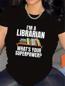 A Short-Sleeved T-Shirt Designed For Librarians, Made From A Lightweight And Durable Material, Featuring The Phrase 'I'm A Librarian, What's Your Superpower?' Along With A Bookshelf Graphic. Ideal For Work, Library Environments, Or Casual Outings At Home. - 黑色 - 查看 6