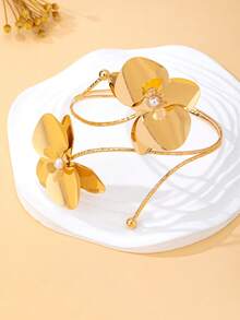 Women's Fashionable Adjustable Minimalist Bracelet - Imitation Pearl Flower Bracelet - View 3