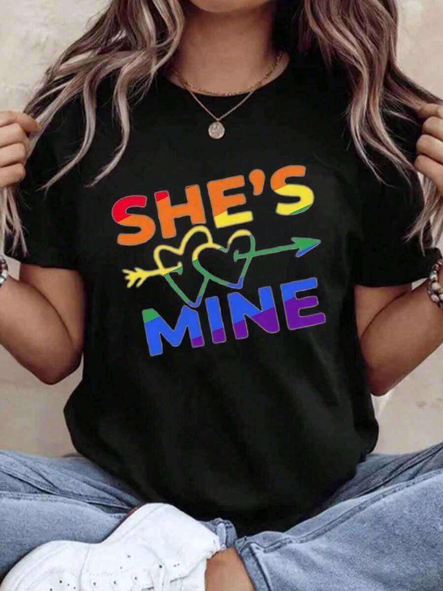 "She's Mine Rainbow Pride" T-Shirt For Women, Love Declaration T-Shirt For Lesbian Couples, Valentine's Day Gift, Gay Pride Festival, 220g - Urban Vintage Style, Unisex, Loose Cotton Short Sleeve T-Shirt With Round Neck, 100% Cotton - 黑色 - 查看 1