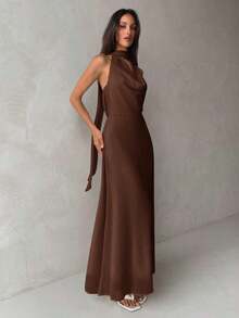 Vestido de mujer de unicolor con cuello en V profundo, corte evasé y espalda con volantes - Cafetería - Ver 6