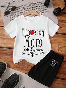 Nuevo Conjunto de 2 Piezas para Niño "MY Love Mom" con Camiseta y Pantalones Cortos para Uso Casual de Verano, Lindo Atuendo con Cuello Redondo y Pantalones Cortos, Perfecto para Fiestas de Vacaciones y Regalos del Día de la Madre, para Actividades al Aire Libre - Blanco - Ver 1
