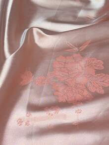 1 tấm vải satin jacquard cao cấp, họa tiết hoa và bướm màu hồng nhạt, bề mặt mịn màng và bóng mượt. Thích hợp cho váy cưới, trang phục, trang trí nhà cửa và phụ kiện may vá. - 1 - Xem 8