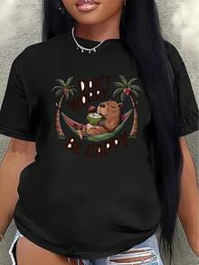 Camiseta ligera con un bonito diseño de un oso descansando en una hamaca, con la frase "No te preocupes, simplemente sé feliz" impresa en ella, es perfecta para descansar en casa o relajarse al aire libre, lo que la convierte en una opción ideal para la playa, la terraza o para uso casual. blusa casual mujer - Negro - Ver 7