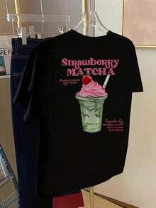 Camiseta Casual para Mujer con Estampado de Bebida "Strawberry Matcha", Transpirable y Cómoda, Manga Corta, Cuello Redondo, Estampado Estético Lindo, Algodón Suave, Perfecta para Uso Diario y Estilo Urbano Foodie - Negro - Ver 2