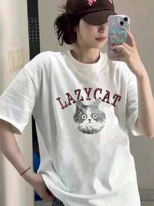 Camiseta de manga corta con cuello redondo y corte holgado para mujer, con diseño estampado de grafiti, letras y un lindo gato de dibujos animados, adecuada para primavera y verano, de alta calidad. - Blanco - Ver 8