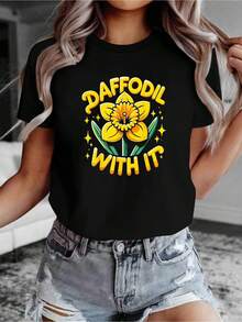 Una camiseta de manga corta para mujer, moderna, a la moda, retro, casual y holgada, adecuada para actividades al aire libre en primavera y verano, perfecta para el uso diario.Presenta motivos de narcisos y estrellas, estampado con el patrón "DAFFODIL WITH IT", una camiseta casual de moda para mujer con cuello redondo para primavera-verano.blusas para mujer,blusas casuales para dama,tops,, mujer premium,y2k,playeras de mujer curvy,ofertas y liquidaciones ropa mujer,playeras deportivas para mujer,,playeras de hombre, mujer,blusas>elegante BZKS - Negro - Ver 1