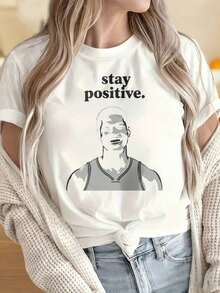 Camisetas para Mujer y Hombre con Cuello Redondo y Mangas Cortas, Camiseta Gráfica de Jugador de Baloncesto "Stay Positive" para Mujer, Top Casual Unisex, Camiseta Motivacional con Diseño Deportivo. Estampados Divertidos Ideales para Fiestas de Navidad, Actividades Deportivas, Fiestas de Fin de Año, Salidas, Deportes y Otros Regalos Festivos. - Blanco - Ver 4