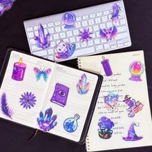 50张透明全息哥特女巫贴纸，适用于平板电脑、手机、创意贴纸装饰、剪贴簿（关键词：贴纸、DIY贴纸、手账贴纸、装饰贴纸、贴纸艺术、全息贴纸） - 彩色 - 查看 3
