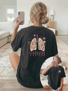 [Impresión a Doble Cara] Camiseta Casual de Verano para Mujer, con diseño en forma de hoja con patrones florales y de follaje incrustados, adornada con las letras YHWH, ropa versátil, material cómodo, camiseta de manga corta, 100% Algodón para entusiastas de la moda. - Negro - Ver 1